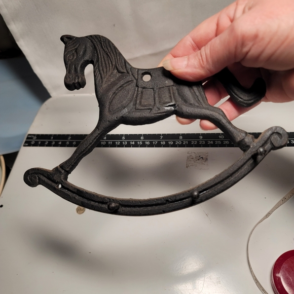 VTG. Cast Iron Kitchen Utensils with Holder. Set of 4. (390) - Picture 5 of 10